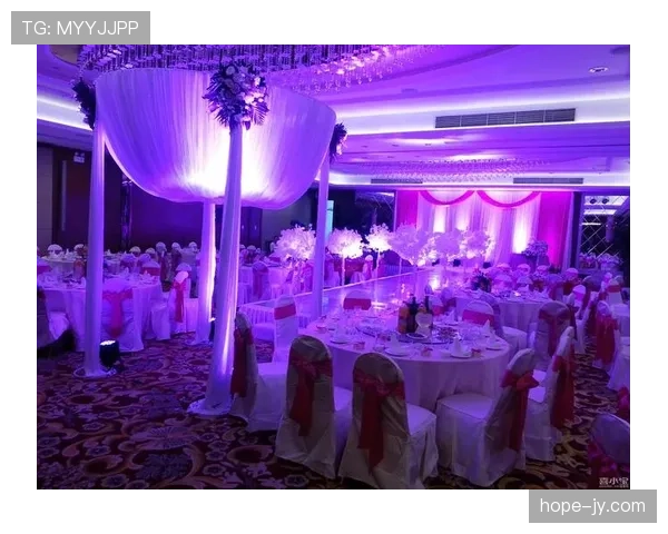 刷到梅根·拉皮诺家那张鞋柜照，我一年的工资都凑不出首付