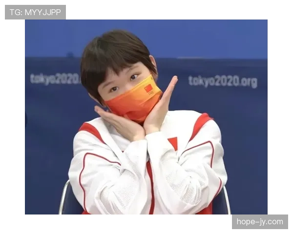 张家齐训练完偷偷吃炸鸡被拍，这届跳水冠军的自律人设绷不住了？