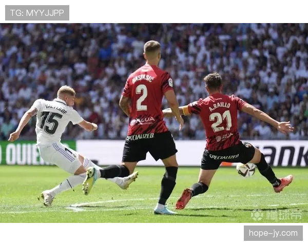 巴尔韦德与德布劳内：中场进攻威胁的生成机制与组织角色差异